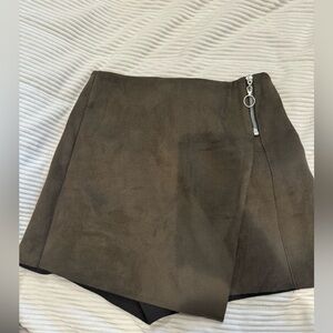 ZARA suade military green SKORT